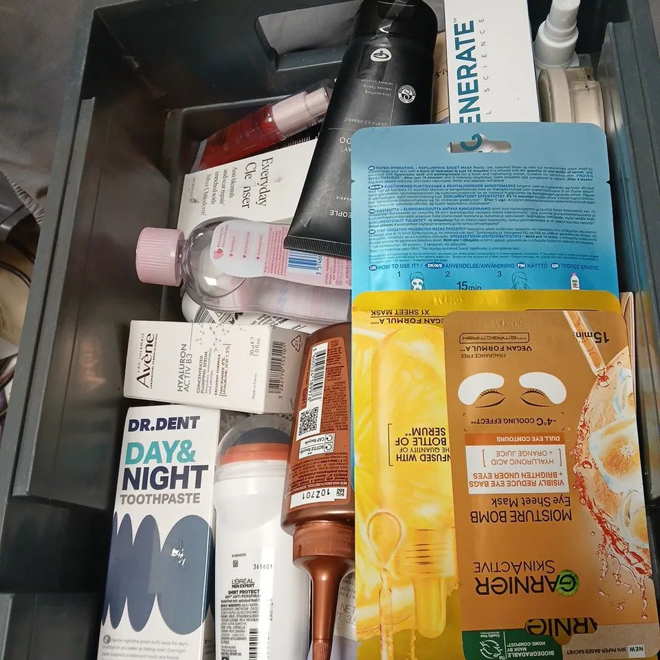 APPROXIMATELY 30 ITEMS INCLUDING HEALTH & BEAUTY ASSORTMENT: DR ORGANIC ALOE VERA TOOTHPASTE; DR DENT DAY & NIGHT TOOTHPASTE; GARNIER MOISTURE SHEET MASK; FRAGRANCE SPRAY MIST .