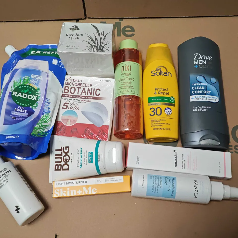 LOT OF ASSORTED HEALTH AND BEAUTY ITEMS TO INCLUDE DOVE BODY WASH, RADOX SHOWER GEL AND MEDICUBE EYE CREAM