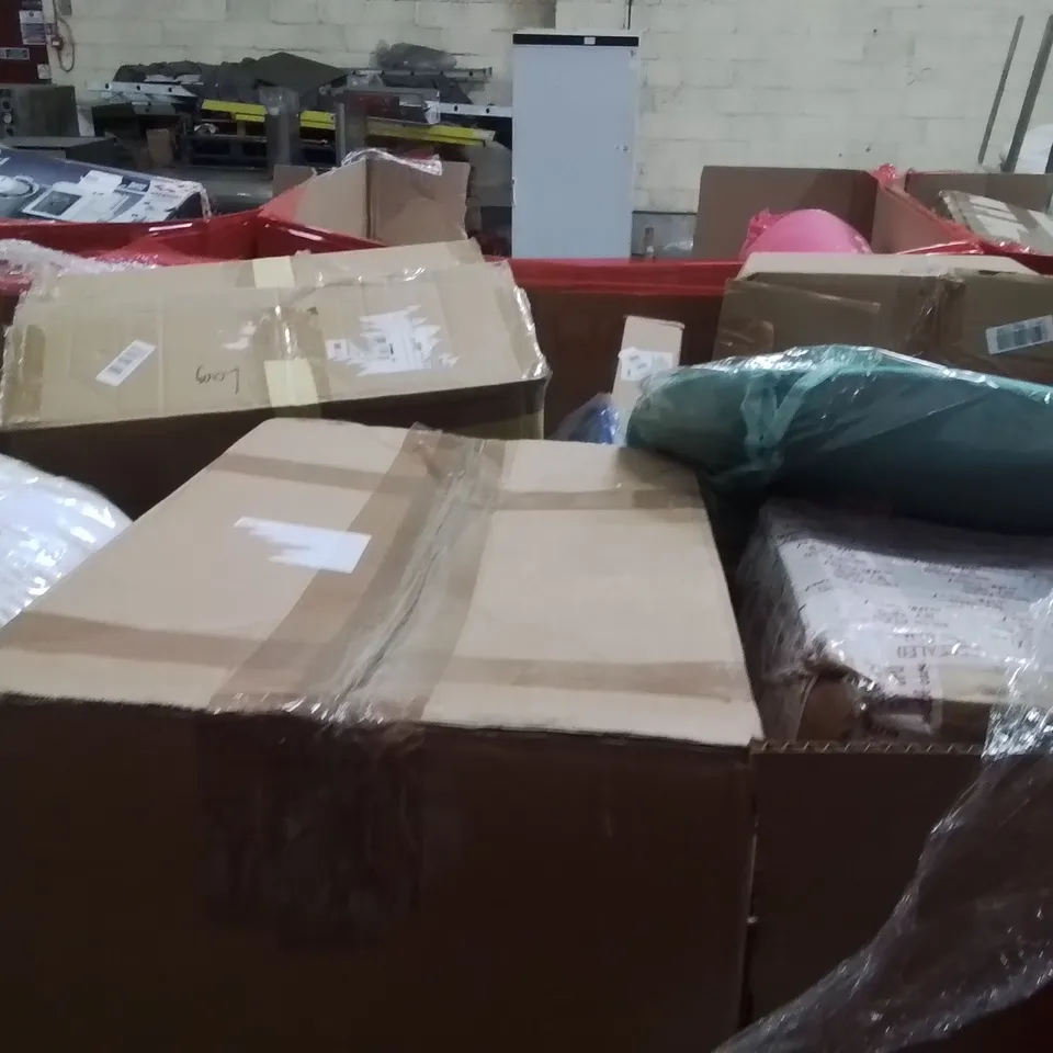 PALLET OF ASSORTED HOUSEHOLD GOODS AND PRODUCTS TO INCLUDE;CAMPING CHAIR,CAT LITTER TRAY,BEDSIDE COMMODE