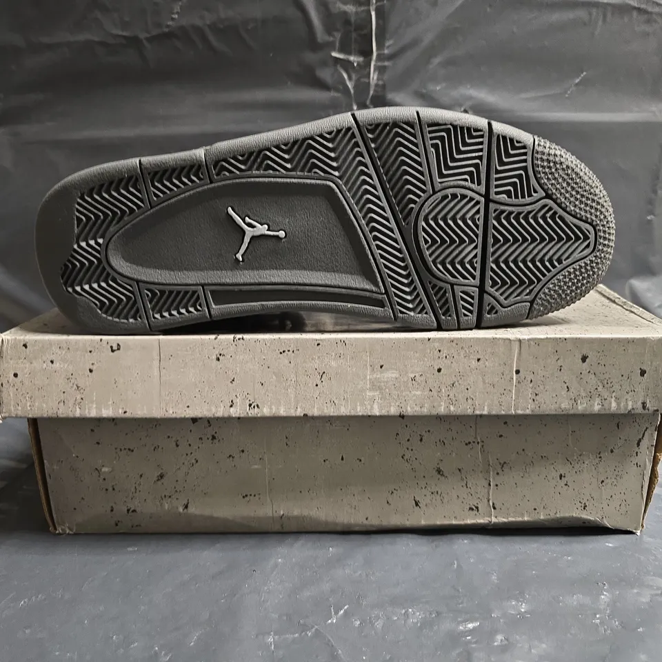 BOXED PAIR OF NIKE AIR JORDAN 4 RETRO SHOES IN GREY SIZE UK 7