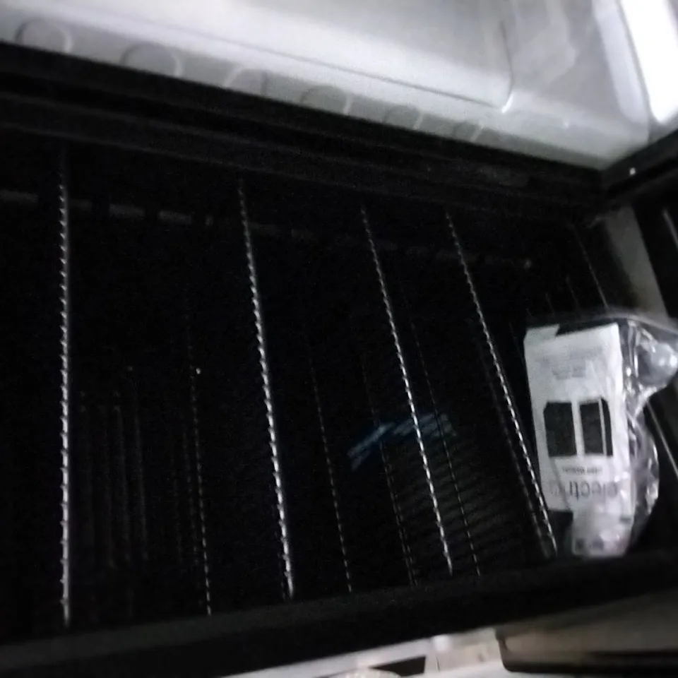 DESIGNER ELECTRIQ DRINKS FRIDGE EIQLDF