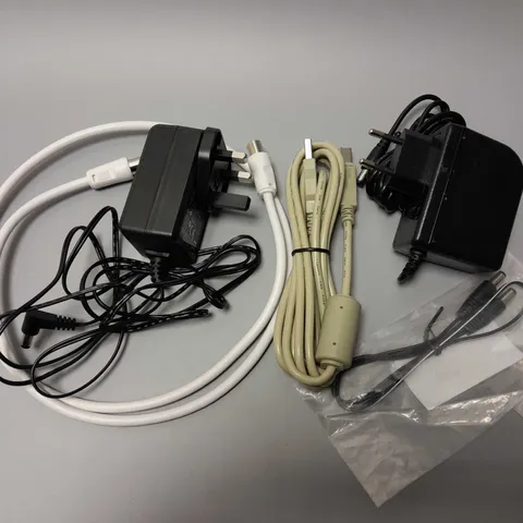 APPROXIMATELY 5 ASSORTED CABLES TO INCLUDE G-STORY UVE324-1220 CABLE, PRINTER CABLE, AUDIO CABLE, ETC