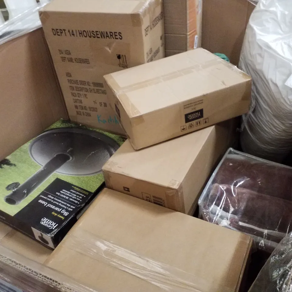 PALLET CONTAINING ASSORTED PRODUCTS INCLUDING PEDAL BIN, STRAW PARASOL, SCOVILLE COOKWARE SET, PILLOWS & WOODEN ACTIVITY TABLE
