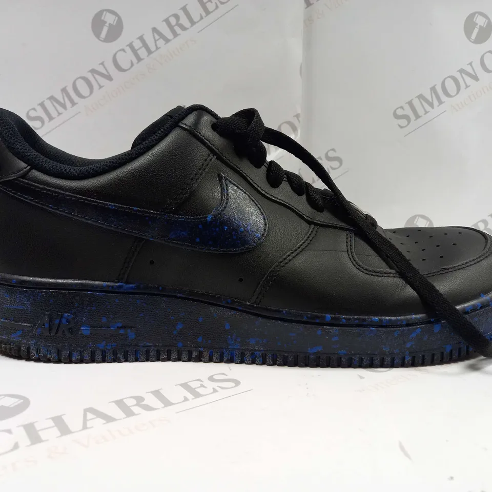 PAIR OF NIKE 315115-038 AIR FORCE 1 TRAINERS UK SIZE 9.5