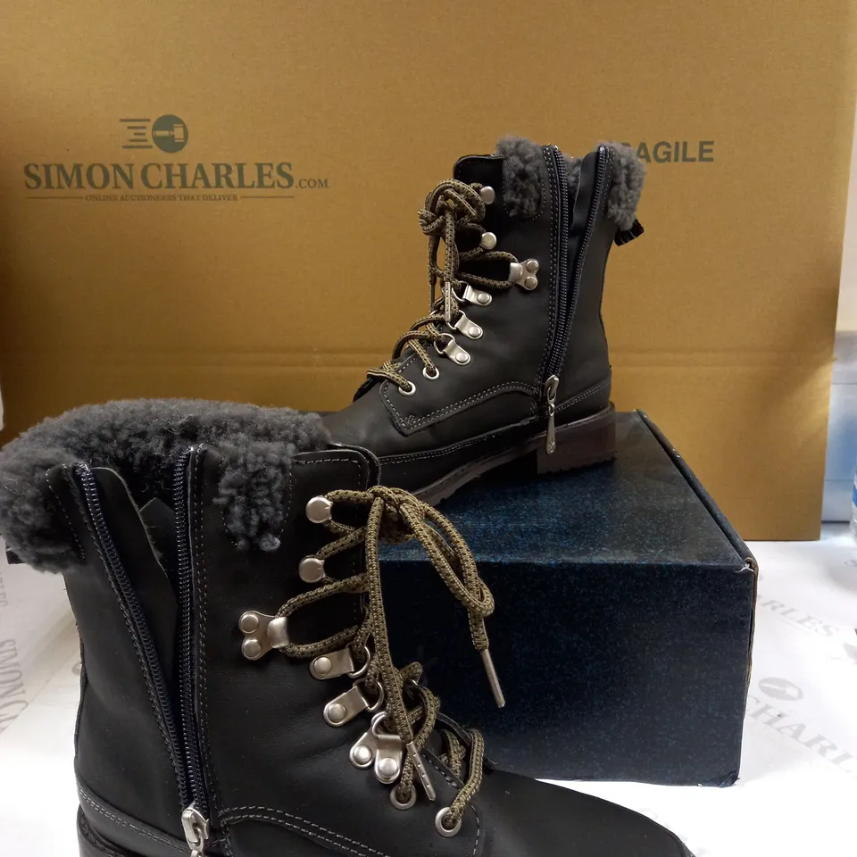 EMU AUSTRAILIA DARK GREY OKAB WATERPROOF BOOTS - SIZE 6