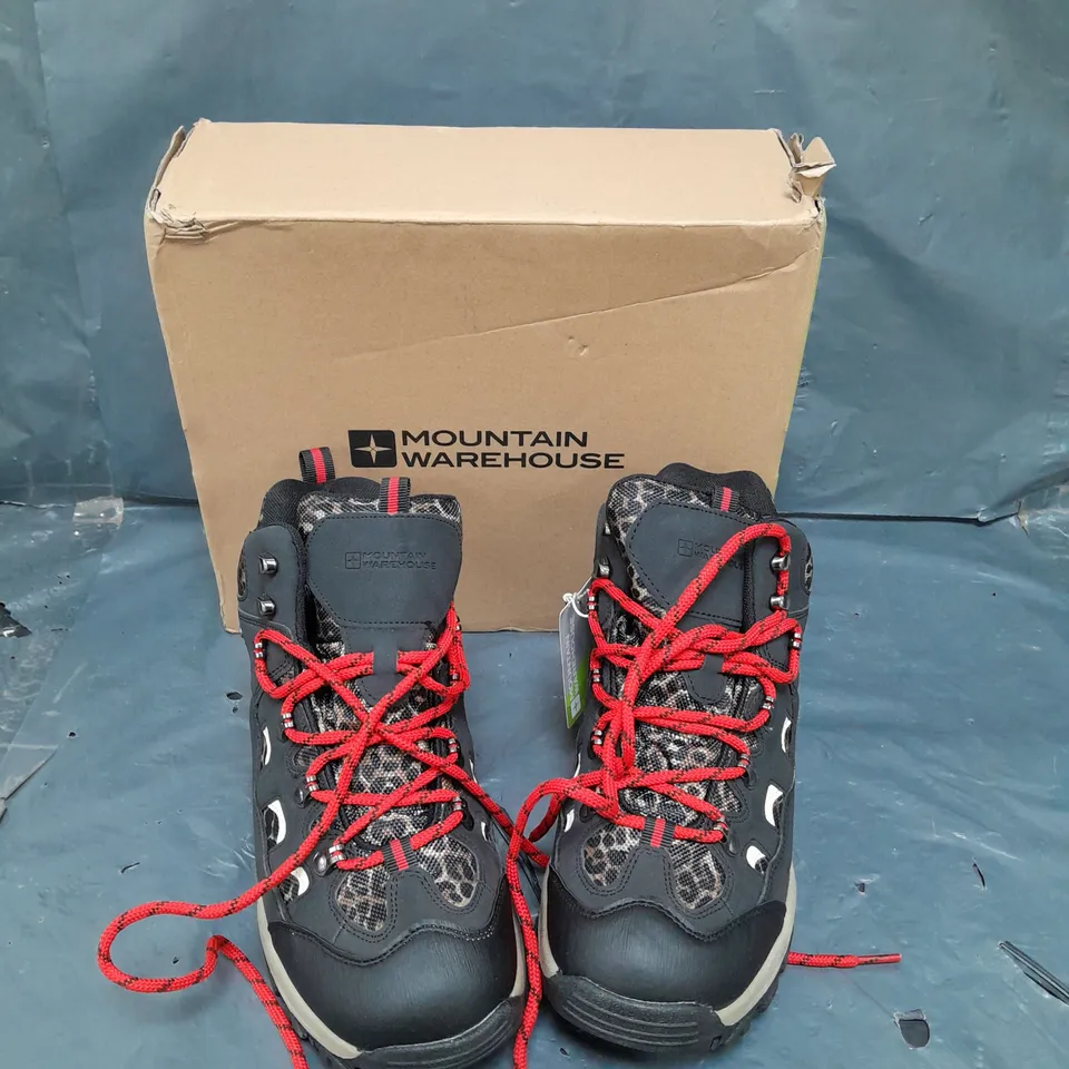 BOXED PAIR OF MOUNTAIN WAREHOUSE ADVENTURE WOMENS WATERPROOF PRINTED WALKING BOOT BLACK UK 8.5 