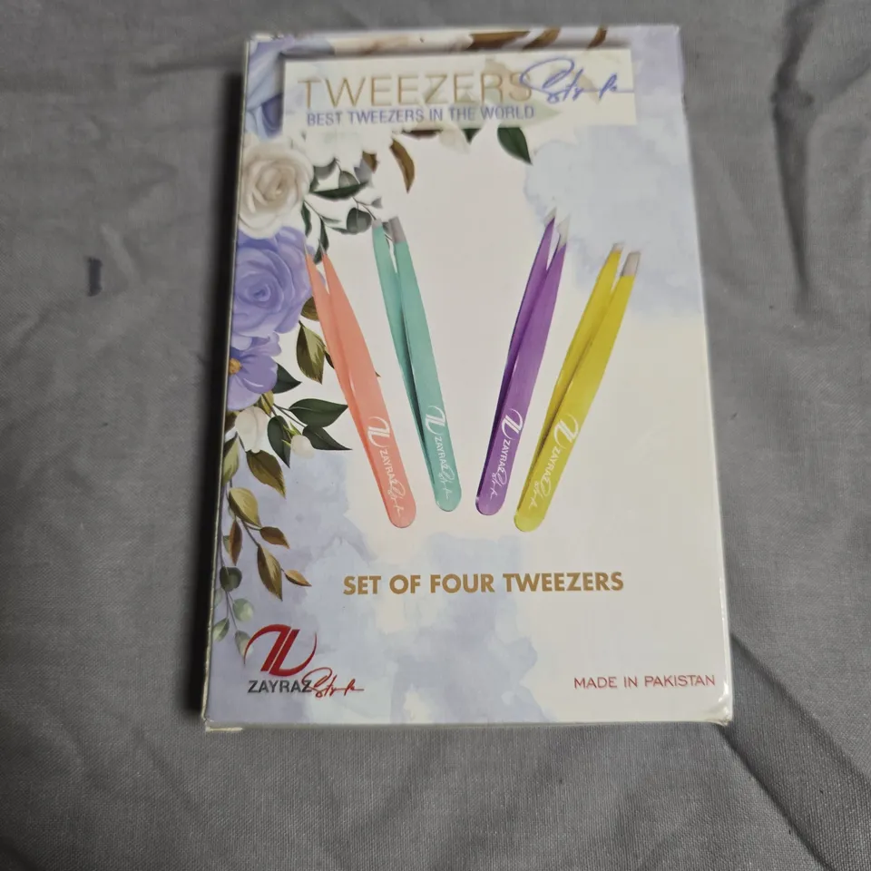 APPROXIMATELY 43 ZAYRAZ STYLE SET OF FOUR TWEEZERS – EYEBROW & PRECISION TWEEZERS 