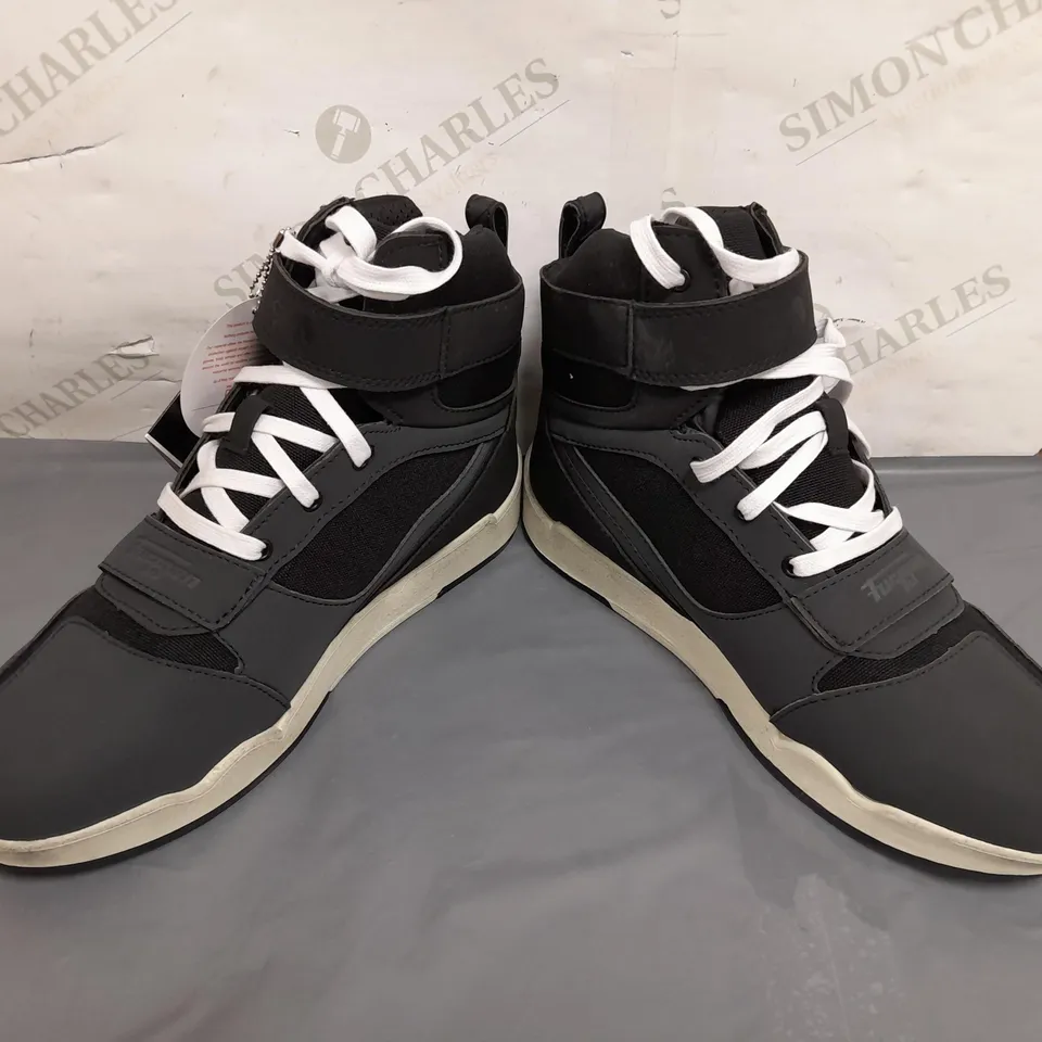BOXED PAIR OF FURYGAN BASKET GET DOWN SHOES IN BLACK/WHITE EU SIZE 43