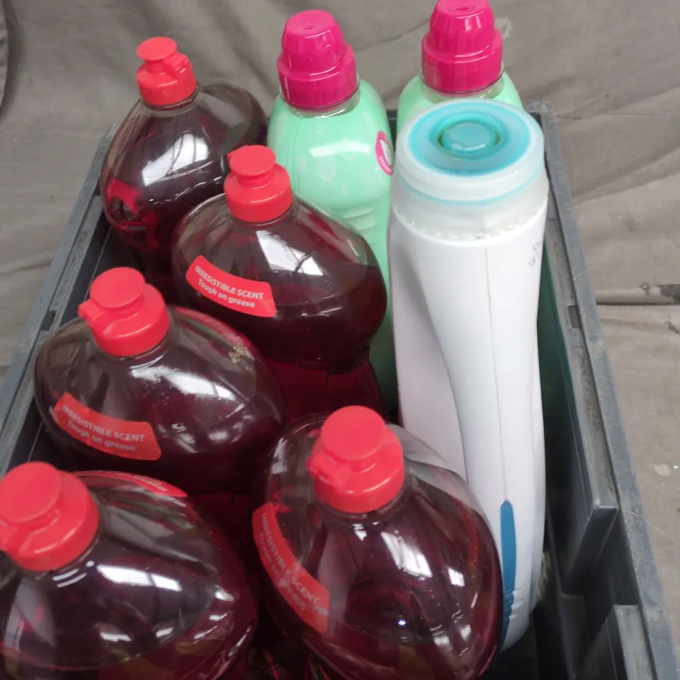 APPROXIMATELY 6 ASSORTED HOUSEHOLD PRODUCTS TO INCLUDE WASHING UP LIQUID, STAIN REMOVER ETC 