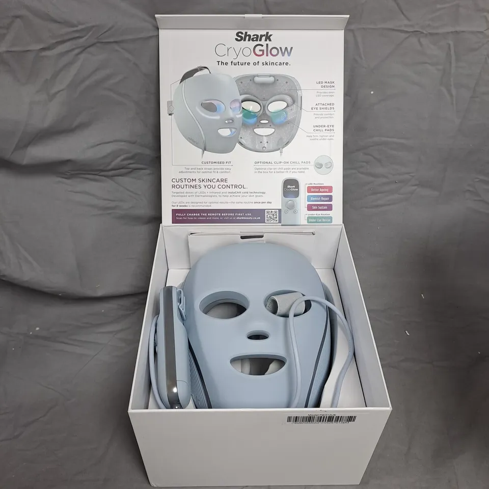 SHARK CRYOGLOW LED MASK WITH CHARGING STAND