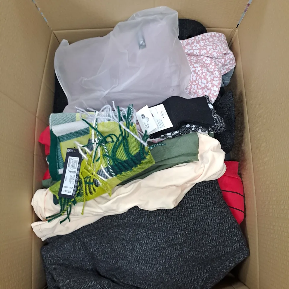 BOX OF ASSORTED CLOTHING ITEMS TO INCLUDE LEGGINGS, TOPS, ACCESSORIES ETC 