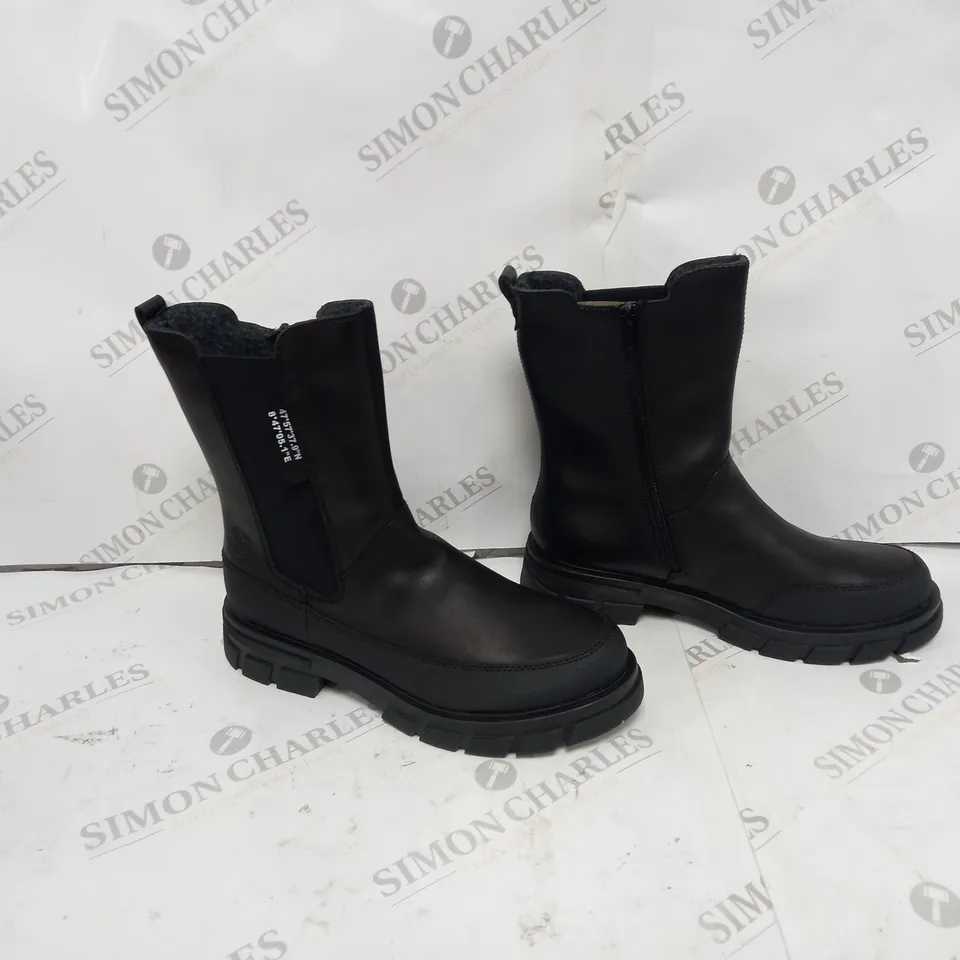 RIEKER CHELSEA BOOT IN BLACK SIZE 7 1/2 - BOXED  