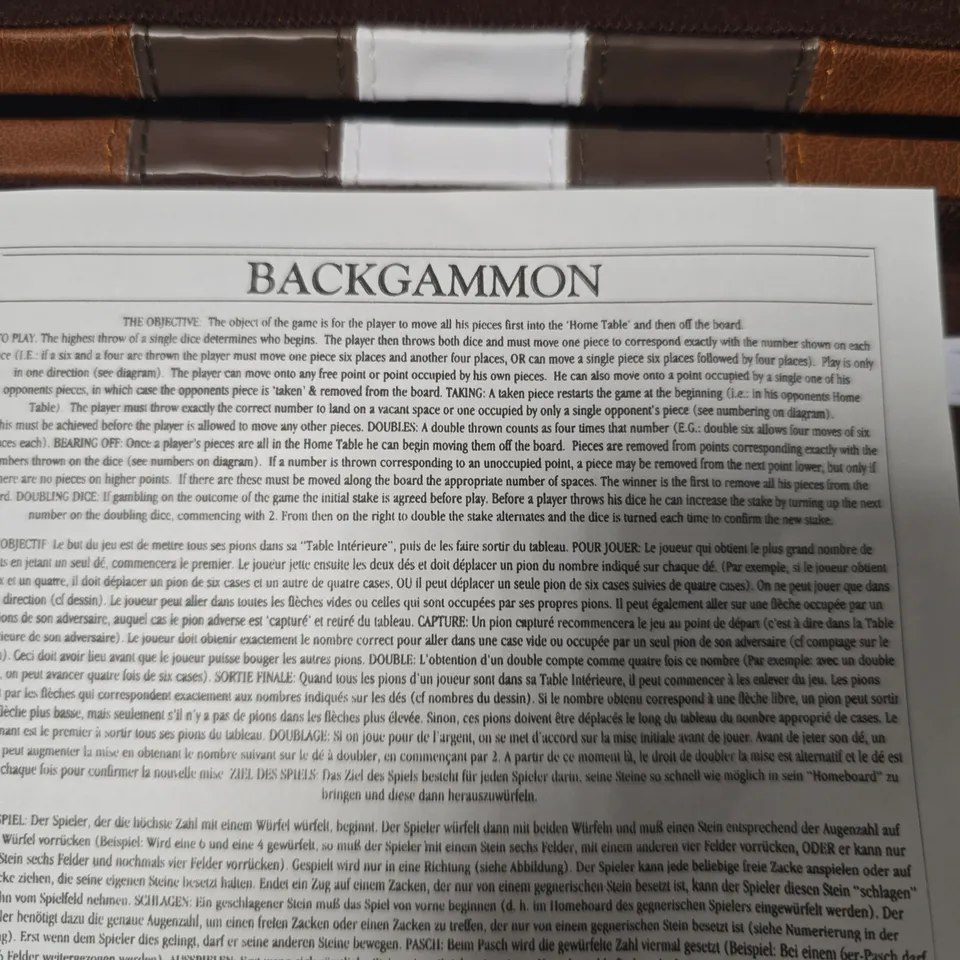 BACKGAMMON SET IN BROWN LEATHER LOOK CASE WITH DICE & CHECKERS