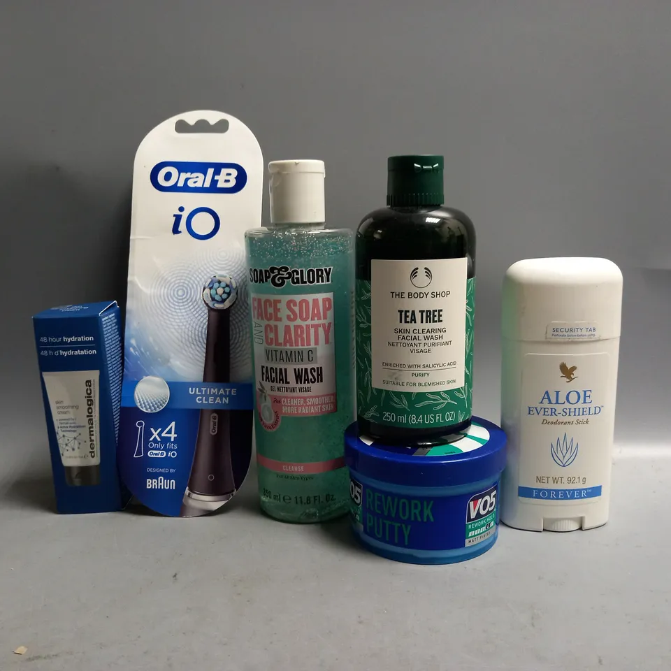 BOX OF APPROX 20 ASSORTED HEALTH AND BEAUTY ITEMS TO INCLUDE - THE BODY SHOP TEA TREE - REWORK GEL - ORAL B IO ETC