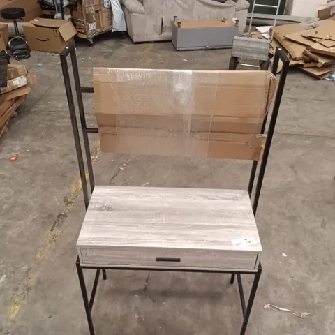 DESIGNER WOODEN DRESSING TABLE