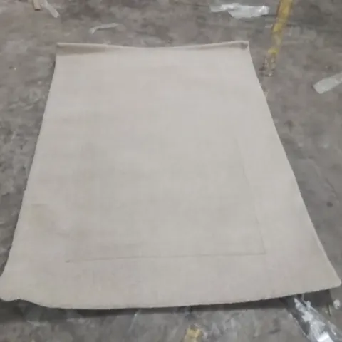 QUALITY DESIGNER AREA RUG - APPROXIMATELY 200X140