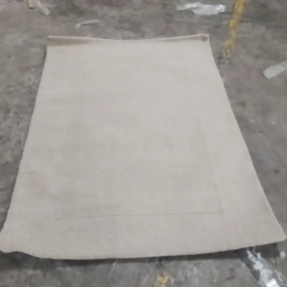 QUALITY DESIGNER AREA RUG - APPROXIMATELY 200X140