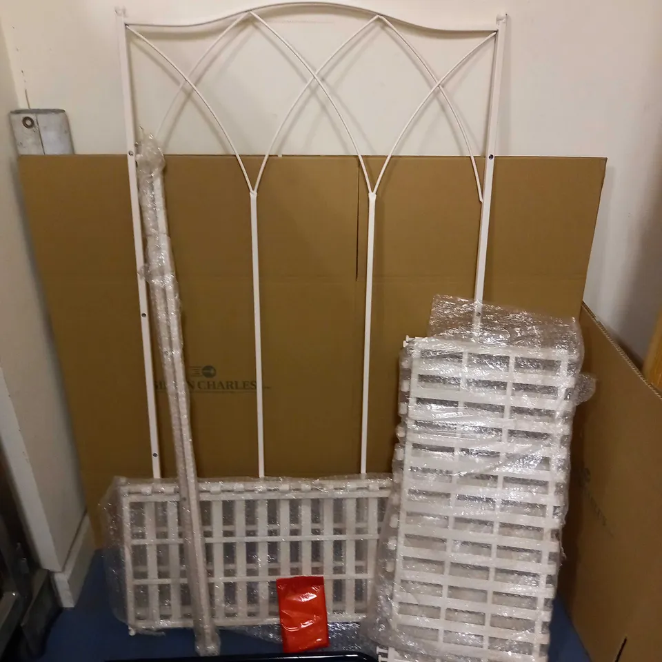 ALISON AT HOME METAL GARDEN SHELVES - WHITE