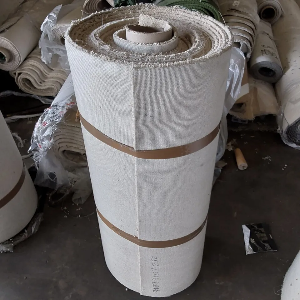ROLL OF QUALITY CRESTA CARPET// SIZE: 1M X 10M