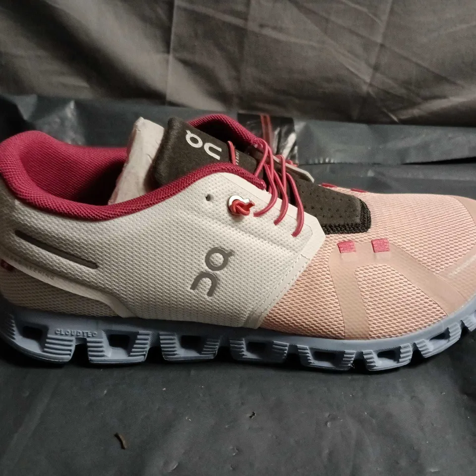 UNBOXED PAIR OF ON CLOUD RUNNING TRAINERS - UK SIZE 8