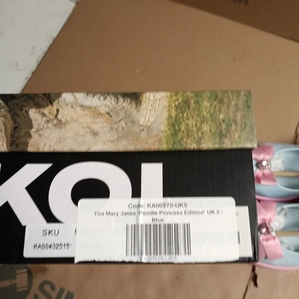 KOI UK 5 ' MARY JANE SHOES BLUE WITH PINK SOLE AND BOW