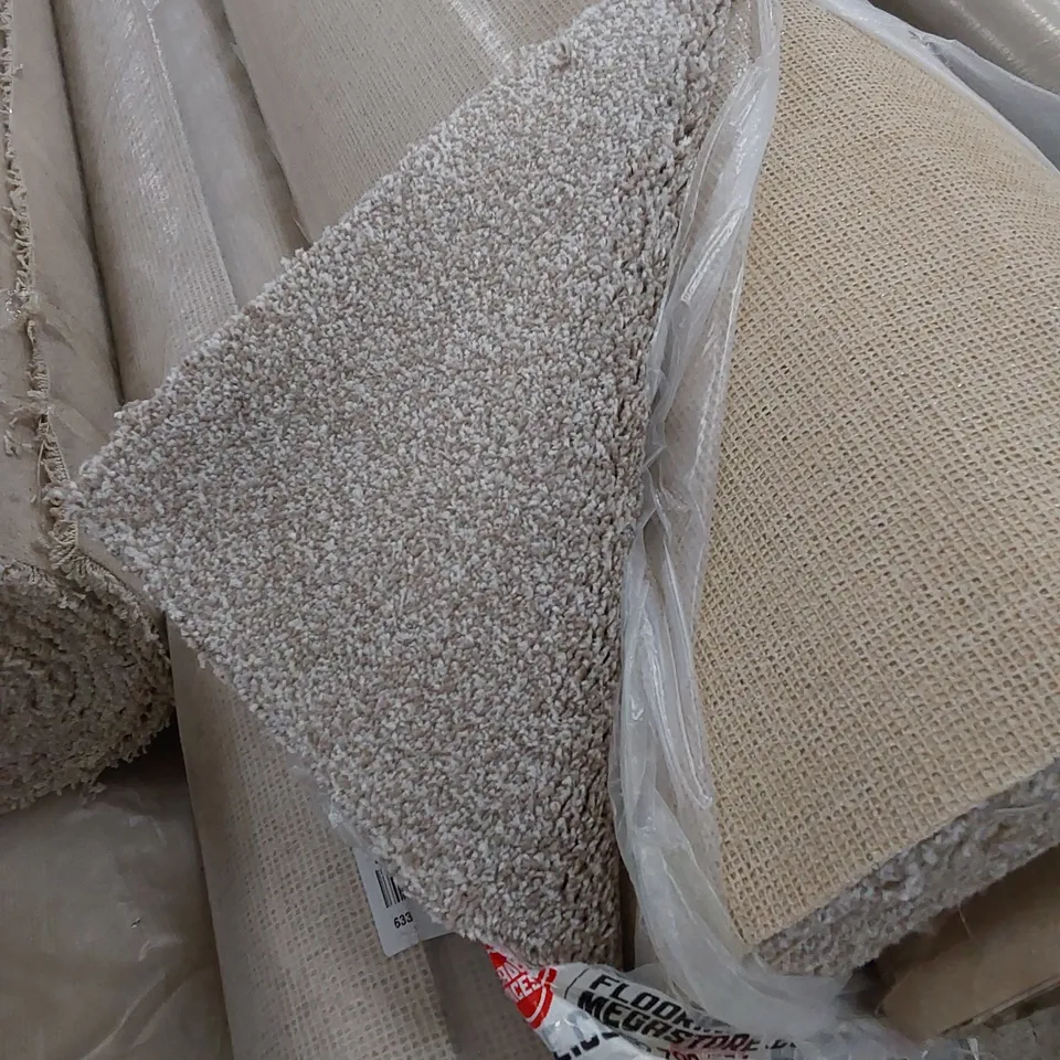 ROLL OF QUALITY CARPET // SIZE: APPROXIMATELY 5.3 X 4m