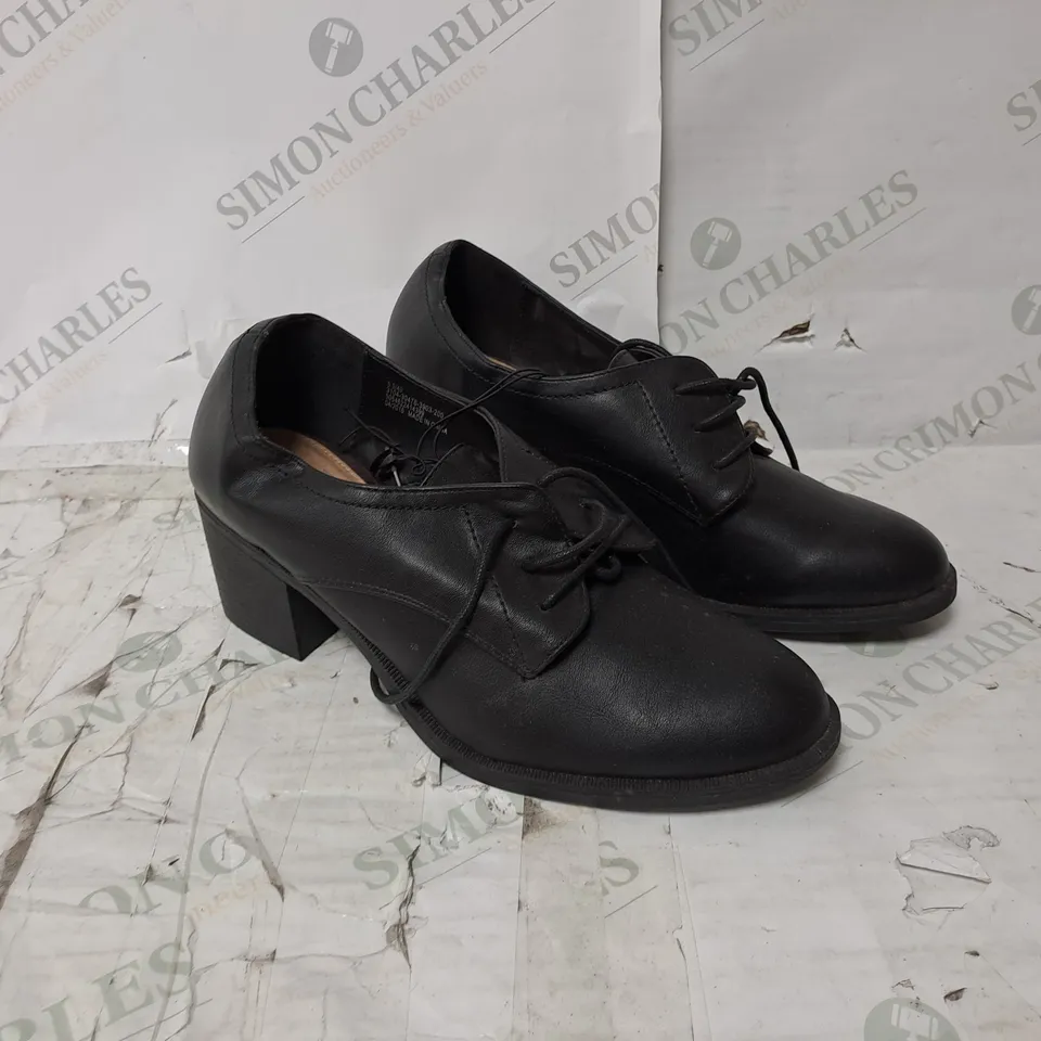 APPROXIMATELY 10 PAIRS OF UNBOXED GEORGE FABULOUS FOOTWEAR HEELED SUIT SHOES IN BLACK - VARIOUS SIZES 