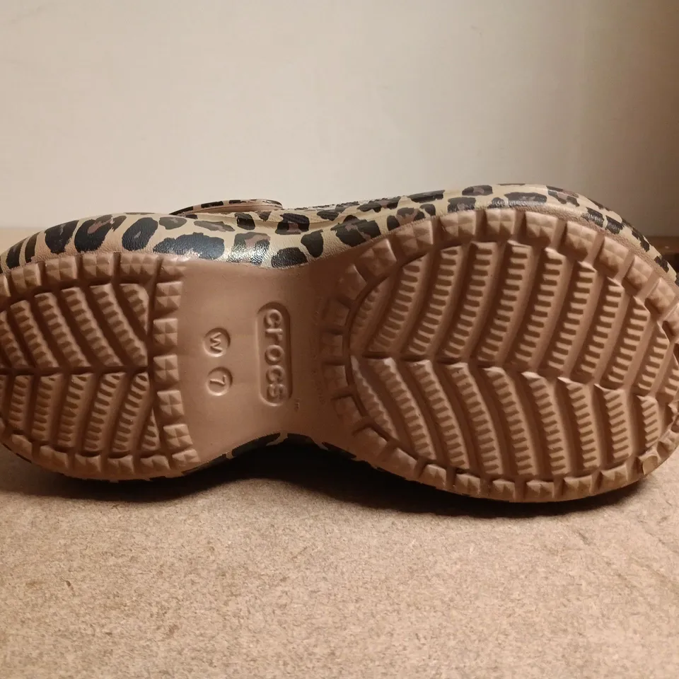 CROCS LEOPARD PRINT CLOGS – UNBOXED - SIZE 7