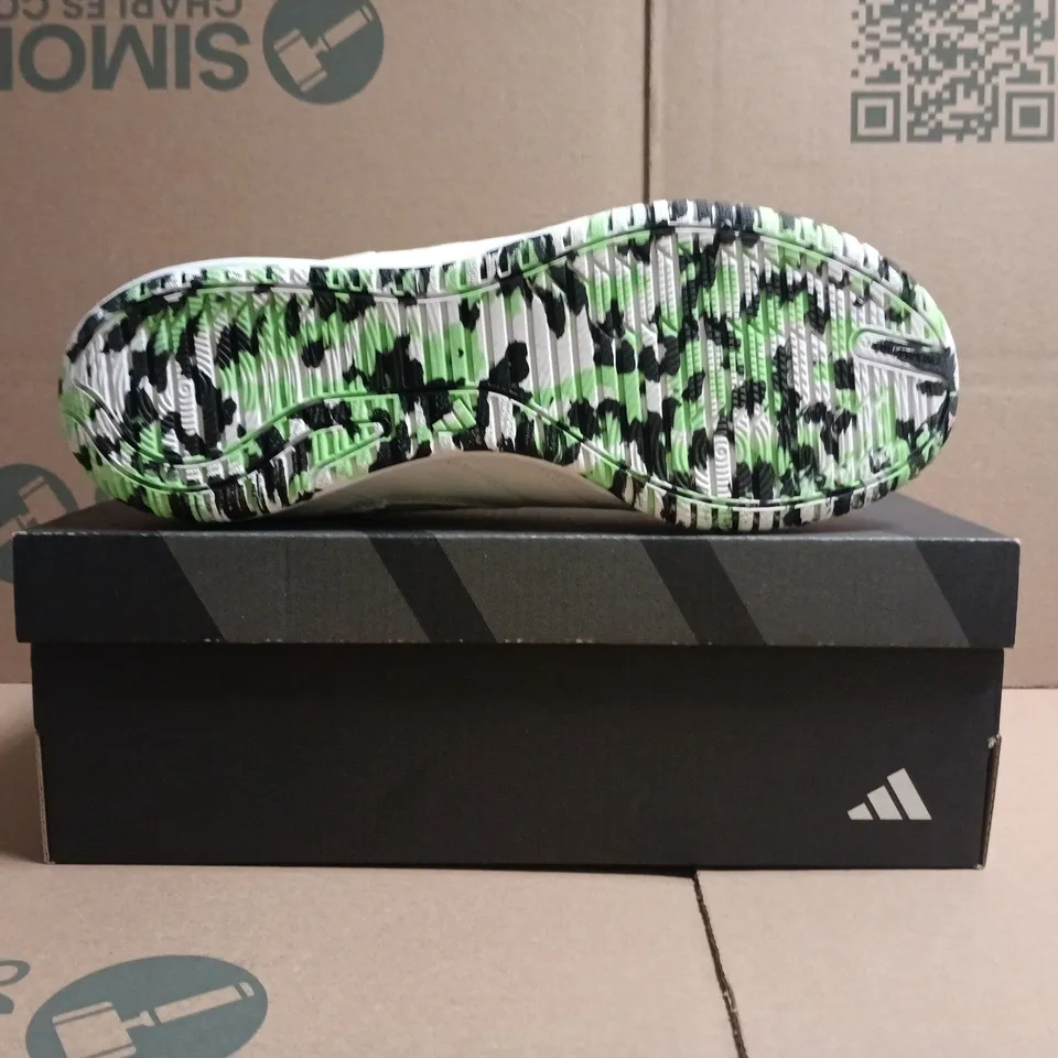 BOXED PAIR OF ADIDAS TOP SALA COMPETITIO TRAINERS IN WHITE/GREEN SIZE UK 9.5