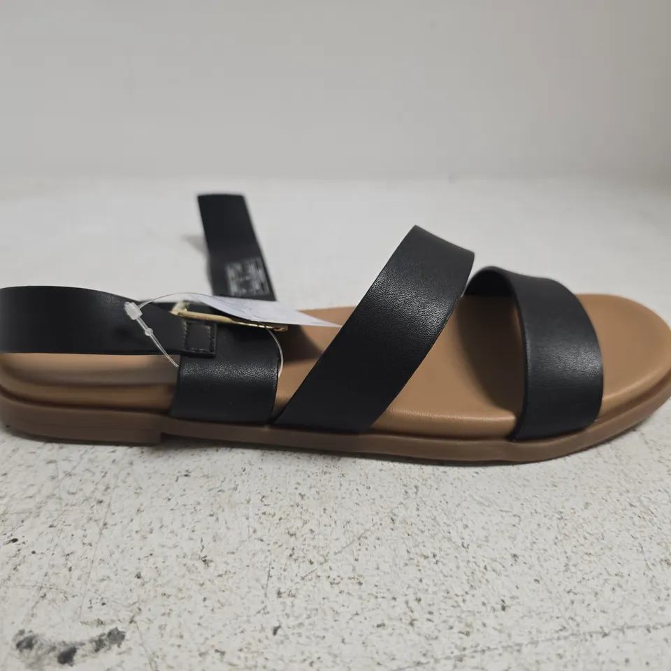 BOXED PAIR OF SIMPLY BE OPEN TOE STRAPPY SANDALS IN BLACK SIZE 5