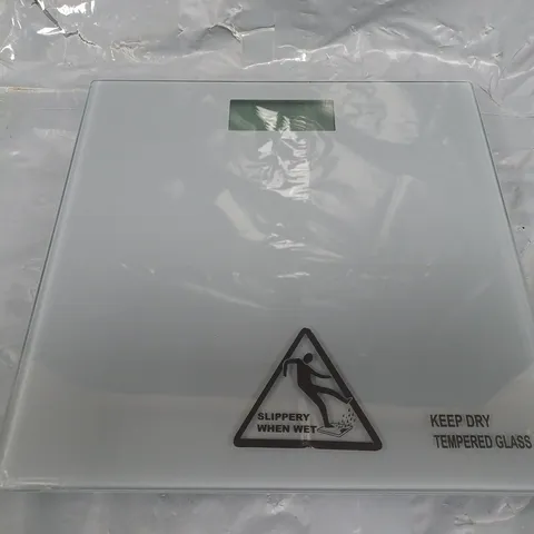 BOXED HABITAT GLASS ELECTRONIC SCALES - CLEAR