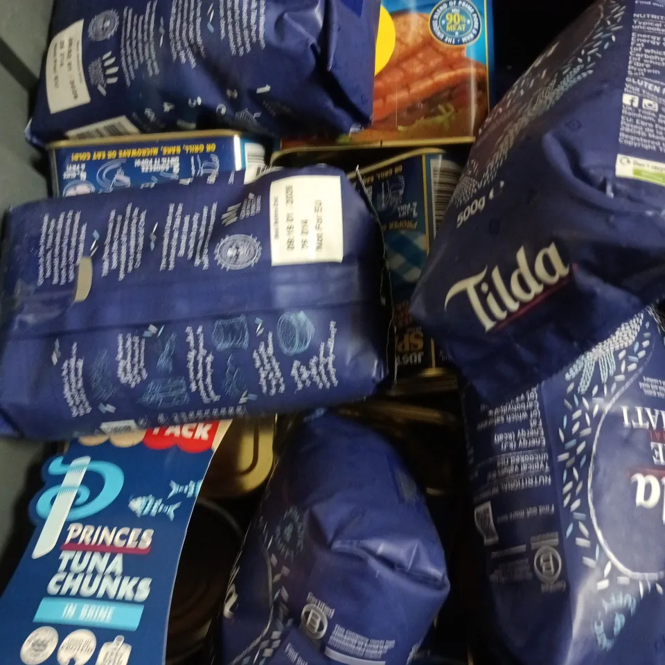 APPROXIMATELY 10 ASSORTED FOOD/DRINK PRODUCTS TO INCLUDE TILDA RICE, SPAM, TUNA ETC