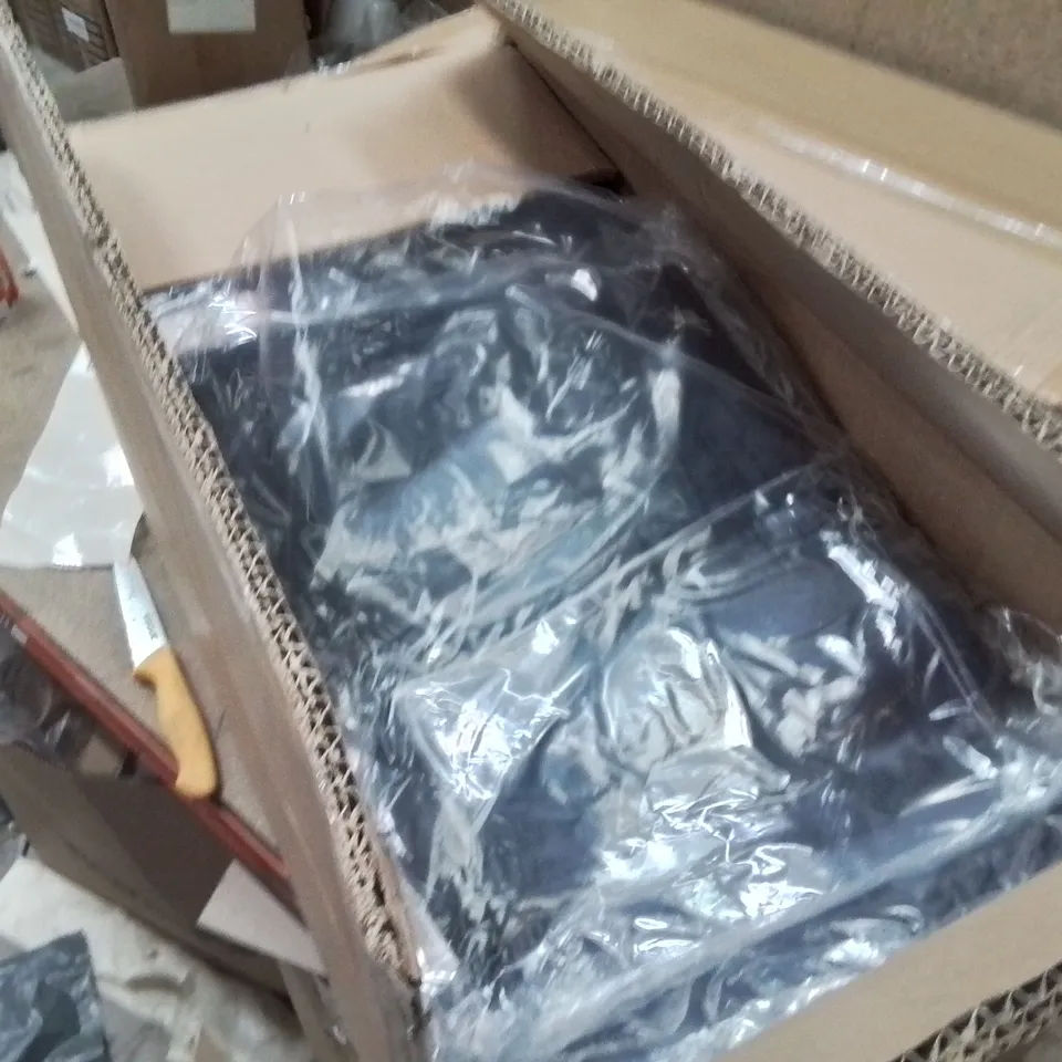 BOXED BRAND NEW APPROXIMATELY 8 INDIGO JULIPA JEANS SIZE 24