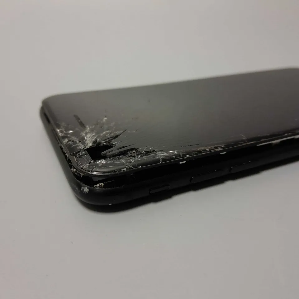 APPLE IPHONE 7 (A1778) SMARTPHONE