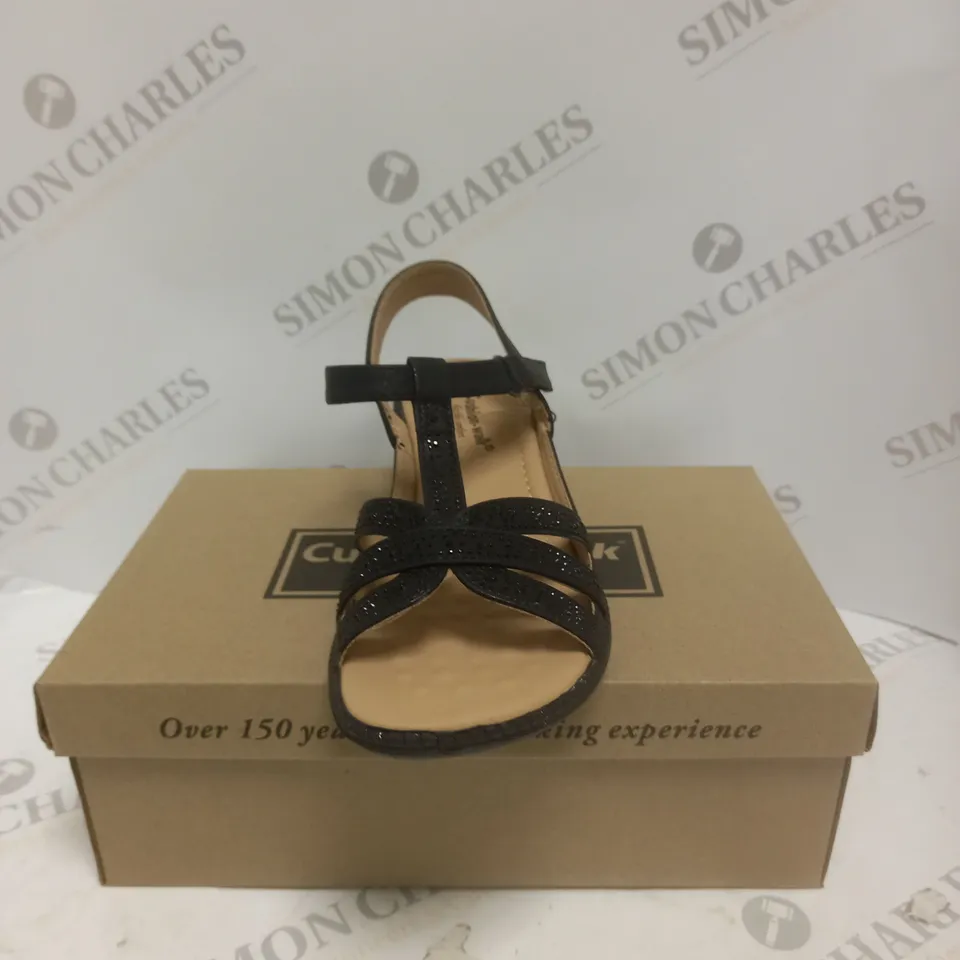 BOXED PAIR OF CUSHION WALK DIAMANTE TRIM SANDALS - SIZE 5