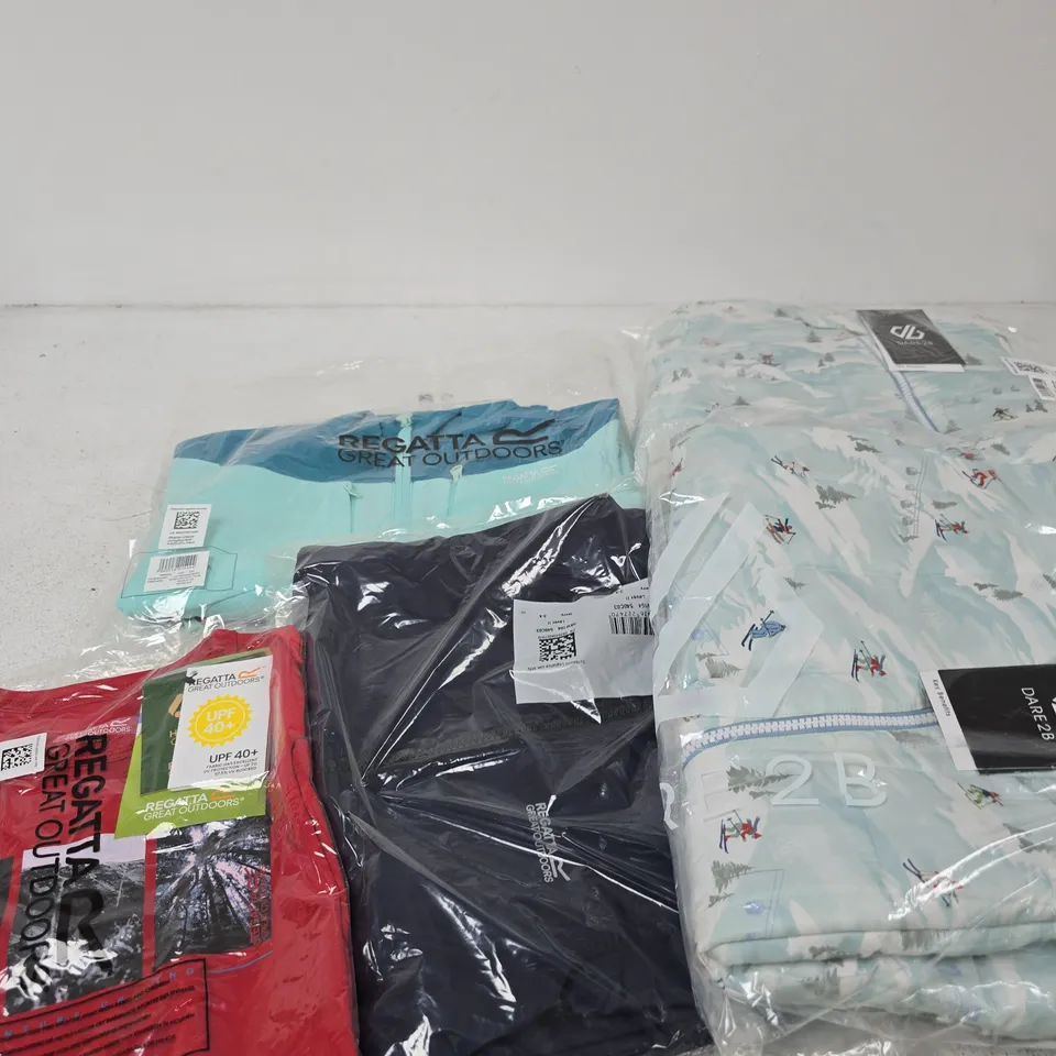 APPROXIMATELY 60 ASSORTED BRAND NEW REGATTA CHILDRENS CLOTHING ITEMS IN VARIOUS SIZES, STYLES & COLOURS TO INCLUDE LEVER JACKET, MINI SKIER JACKET ETC 