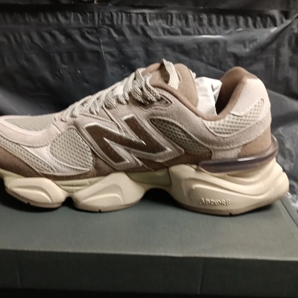 BOXED PAIR NEW BALANCE LIFESTYLE TRAINERS IN BEIGE - UK 7.5