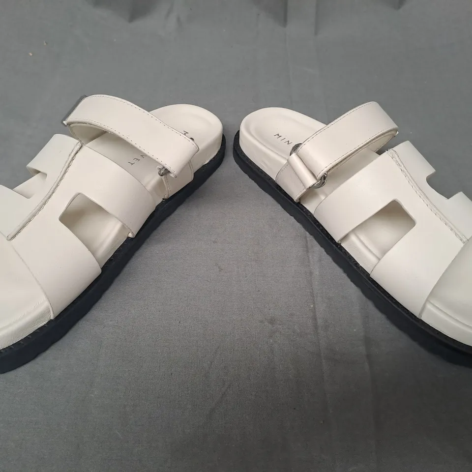 PAIR OF MINT VELVET OPEN TOE SANDALS IN CREAM EU SIZE 39