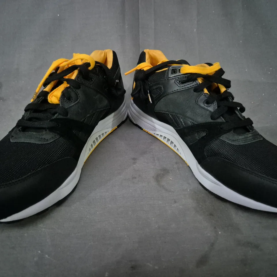 BOXED PAIR OF REEBOK SHOES IN BLACK/YELLOW UK SIZE 9.5