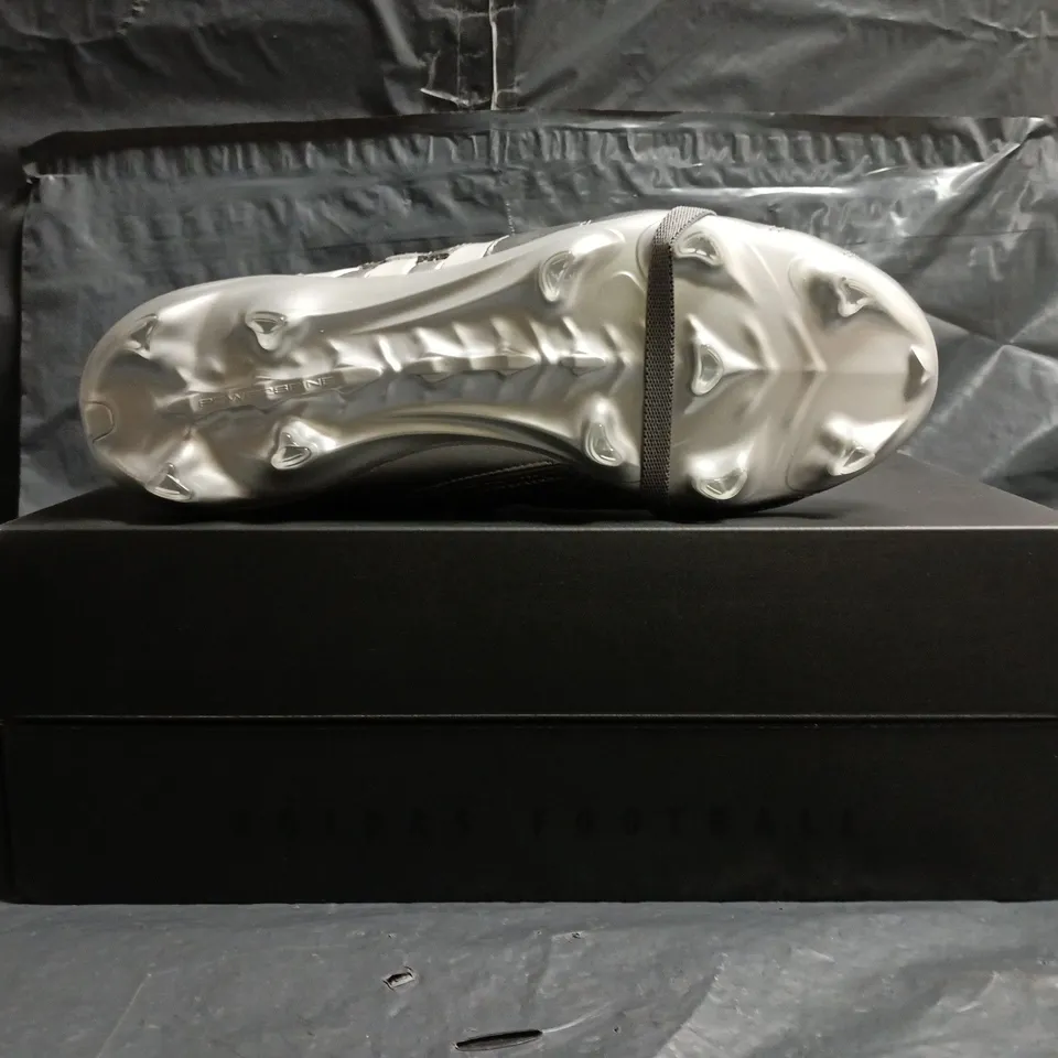 BOXED PAIR OF ADIDAS PREDATOR MANIA FOOTBALL BOOTS IN GUNMETAL/RED SIZE UK 8