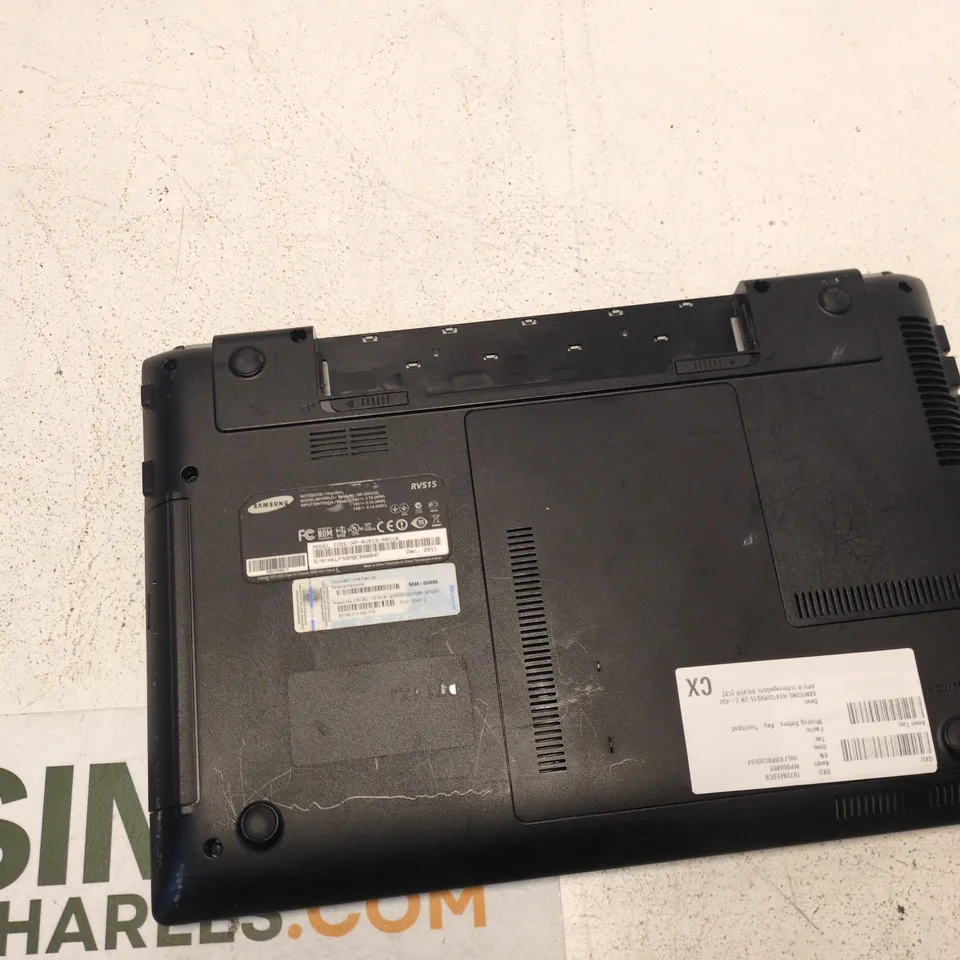 SAMSUNG RV415/RV515 LAPTOP – SILVER (UK) – MISSING BATTERY, KEY & TOUCHPAD