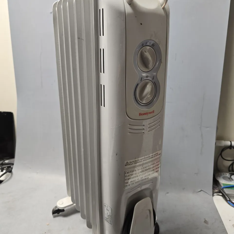 HONEY WELL WHITE RADIATOR 