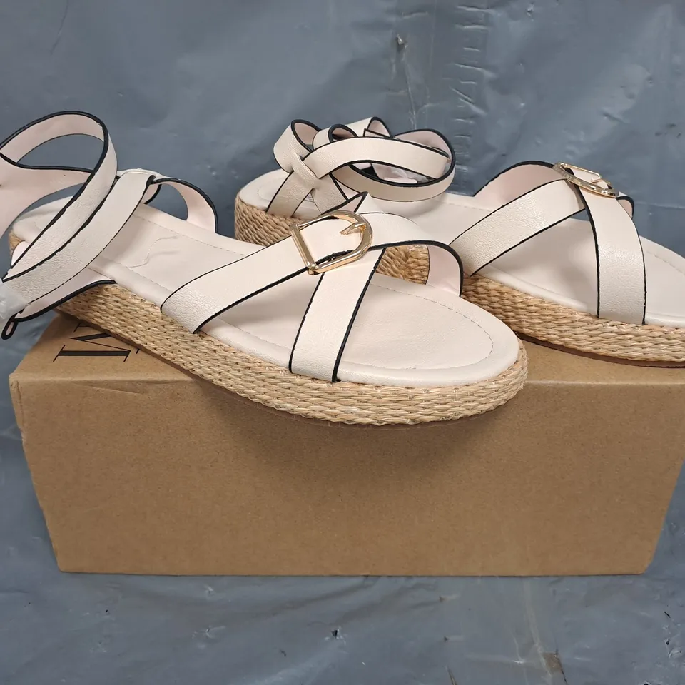 BOXED PAIR OF WHERE'S THAT FROM OPEN TOE FLAT STRAPPY SANDALS IN CREAM SIZE UK 5