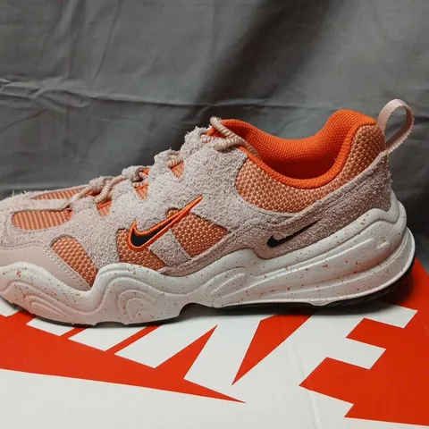 NIKE WOMEN’S SNEAKER – PINK/ORANGE MESH & SUEDE, UK5 (EU 38.5)