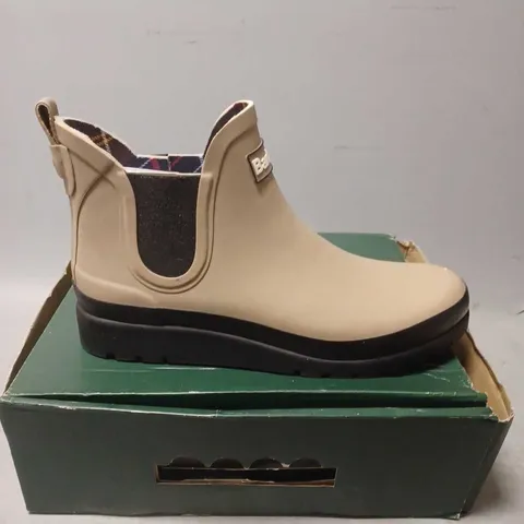 BOXED BARBOUR ELASTIC FOOTWEAR RUBBER BOOTS - SIZE 6