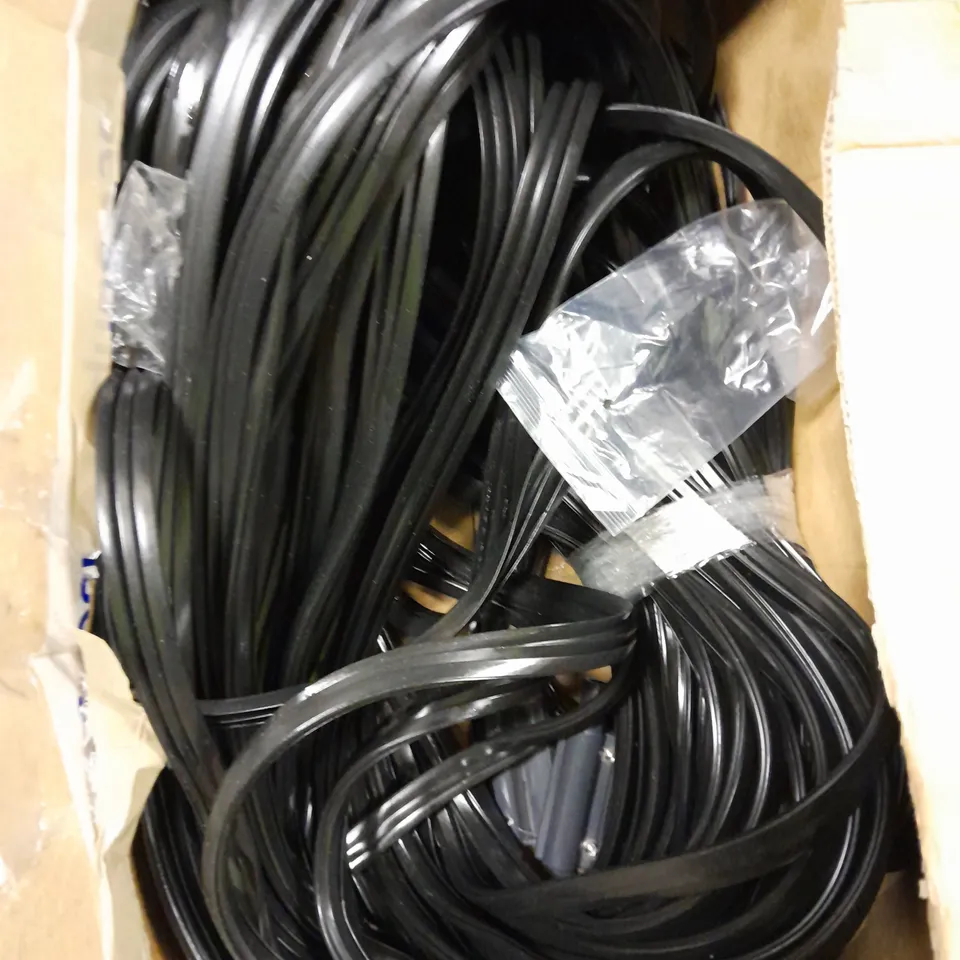 3 X ASSORTED VEHICLE PARTS TO INCLUDE TRIM, FLYWHEEL ETC - COLLECTION ONLY 