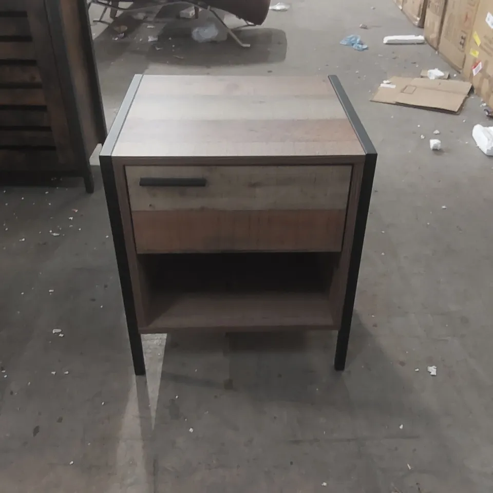 PAVONEA 1-DRAWER BEDSIDE TABLE
