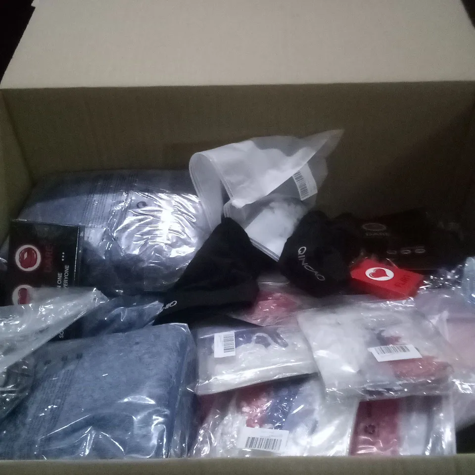 PALLET OF ASSORTED ITEMS INCLUDING LAPTOP STANDS , DOG COOLING PADS , COZY THROWS , ETC 