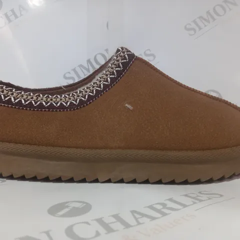 BOXED PAIR OF DESIGNER FAU FUR LINED SHOES IN BROWN EU SIZE 37