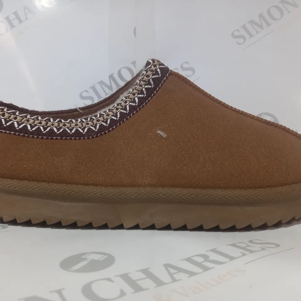 BOXED PAIR OF DESIGNER FAU FUR LINED SHOES IN BROWN EU SIZE 37